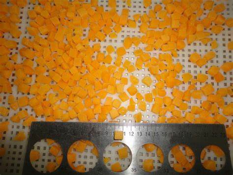 IQF عضويات الخوخ الأصفر المعبأة بالجملة الفواكه المجمدة المعبأة بالماء البولب المكعبات الكاملة والنصفات طعم حلو المحافظ 0